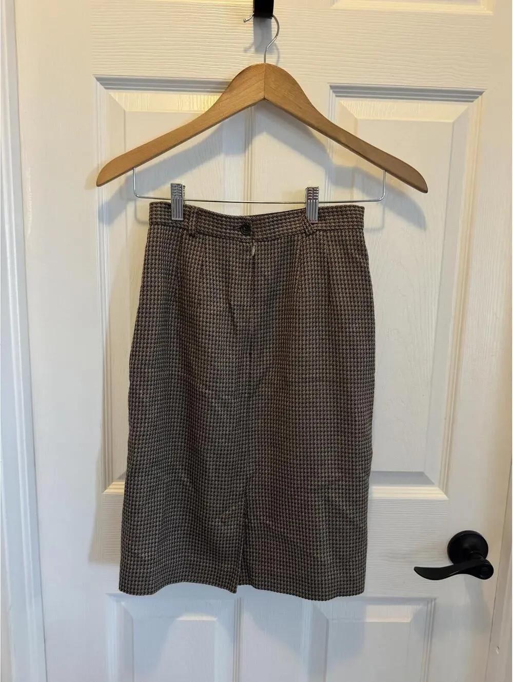 Liz Claiborne Petite 4 Houndstooth Midi Skirt‎